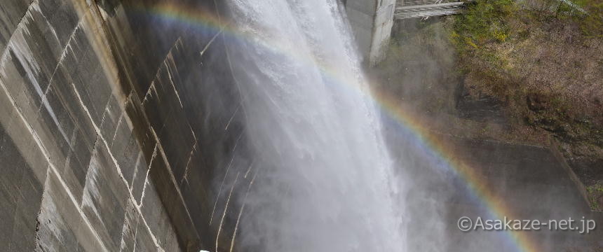 放水にかかる虹