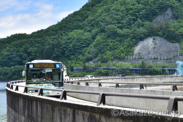 路線バスも走っています