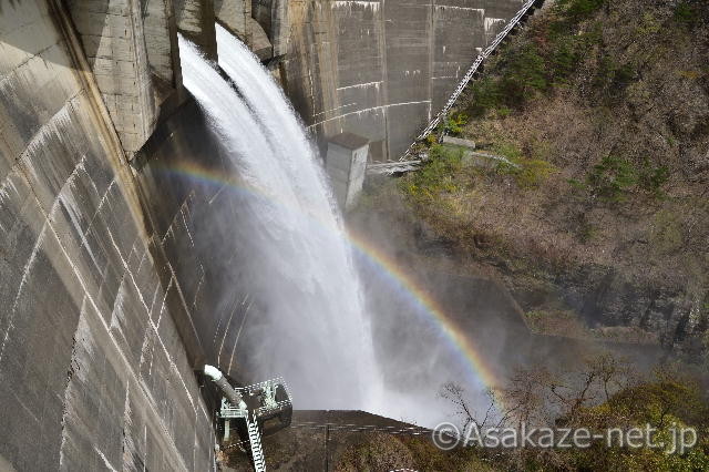 放水にかかる虹